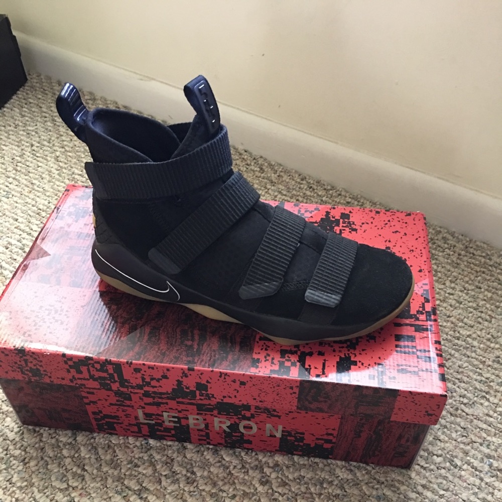 Nike LeBron Zoom Soldier 11
